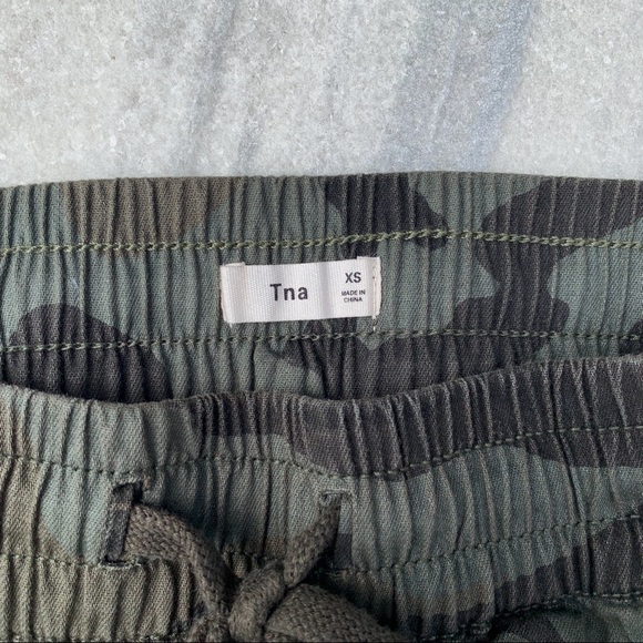 Aritzia TNA Camo Shorts - Picture 3 of 6